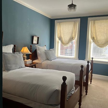Ironclad Inn And Bourbon Room Fredericksburg Extérieur photo