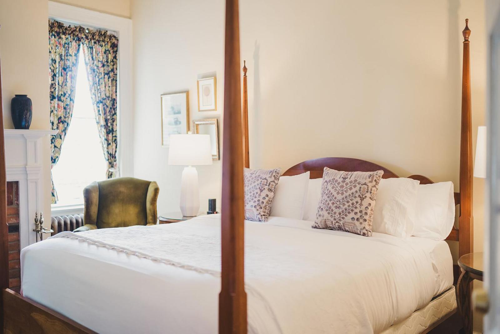 Ironclad Inn And Bourbon Room Fredericksburg Extérieur photo