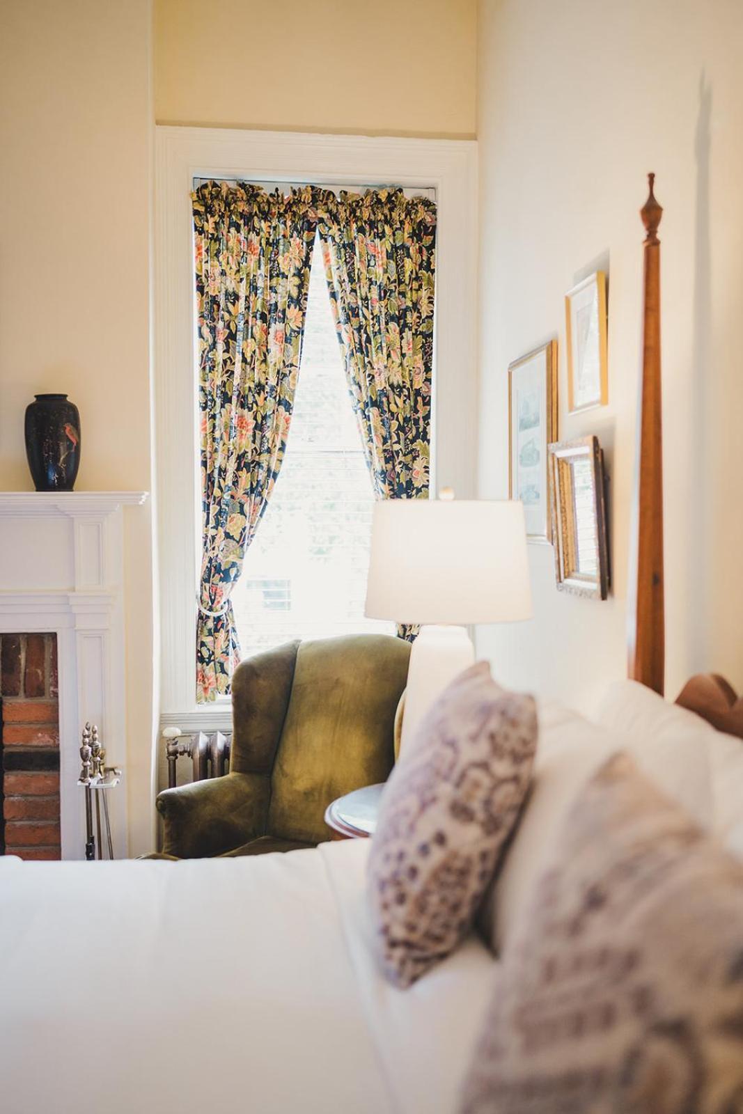 Ironclad Inn And Bourbon Room Fredericksburg Extérieur photo