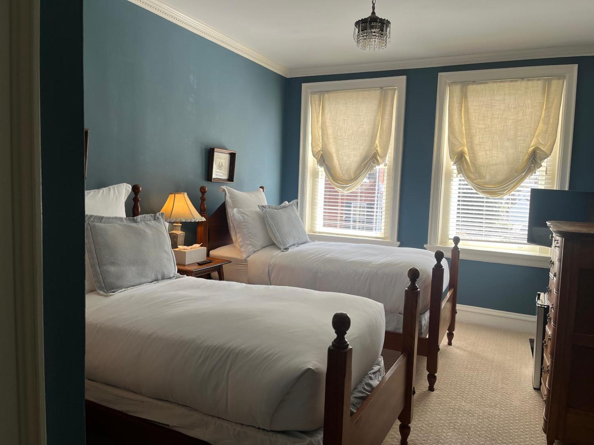 Ironclad Inn And Bourbon Room Fredericksburg Extérieur photo